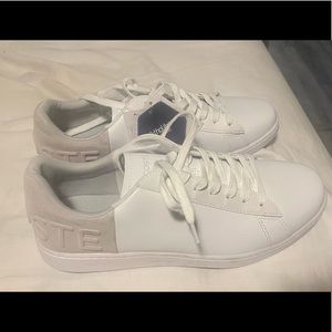 Lacoste Sneakers